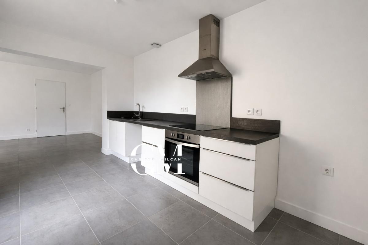 LE BOUSCAT Maison Le Bouscat 5 pièces 126 m2 jardin de 500 m², parking et garage 3