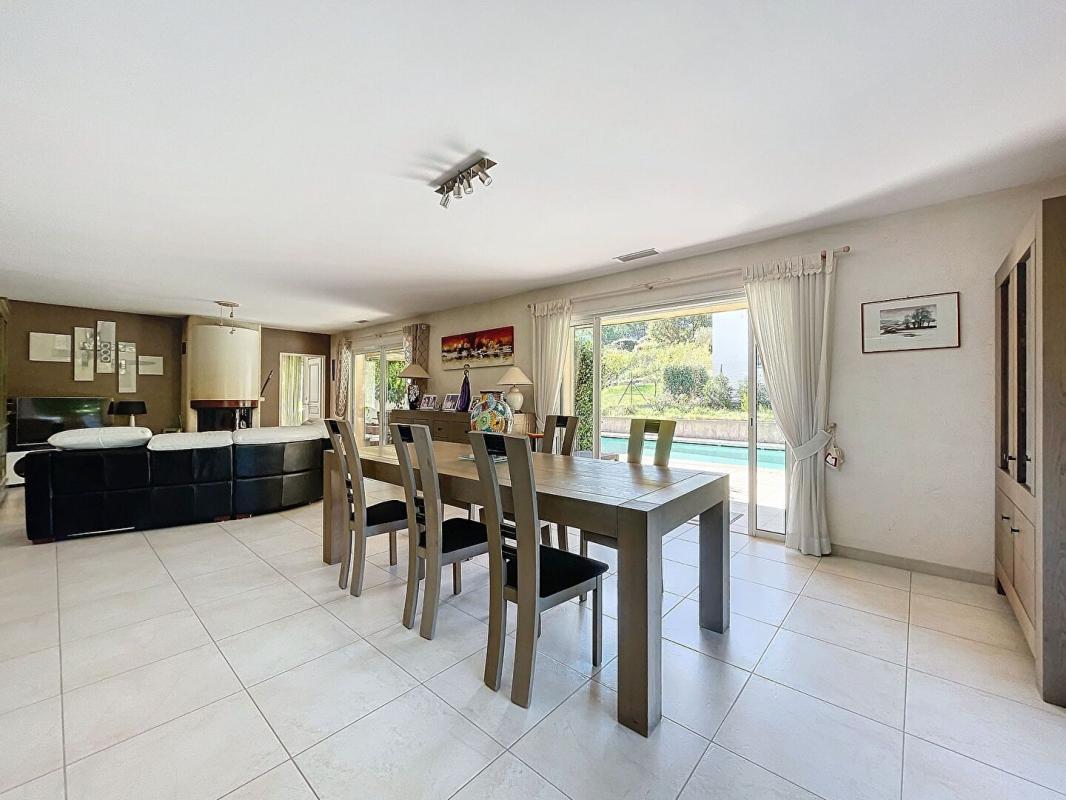 LE THORONET Villa Le Thoronet 6 pièce(s) 140 m2 / Piscine / Pool-House /Garage 15