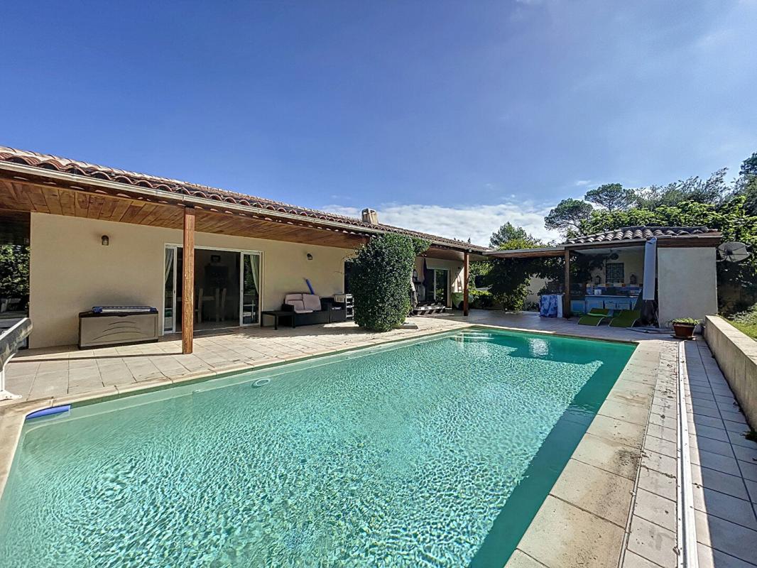 LE THORONET Villa Le Thoronet 6 pièce(s) 140 m2 / Piscine / Pool-House /Garage 6