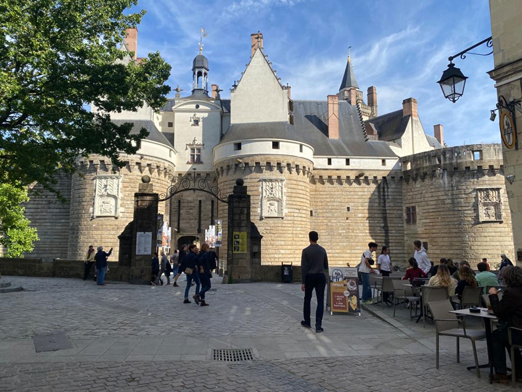 NANTES 44000 NANTES - CESSION DE BAIL QUARTIER CHATEAU - DECRE 3