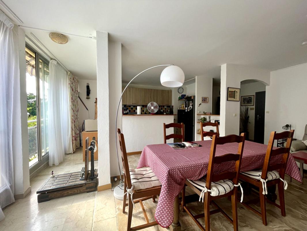 HYERES Appartement traversant T4  de 95m2, garage double et cave - Centre-ville - Hyères 2