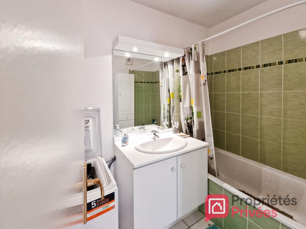 VILLEURBANNE Villeurbanne (69100), Appartement 3 pièces de 61 m2, 2 chambres, Immeuble récent de standing, garage. Parfait état! 8