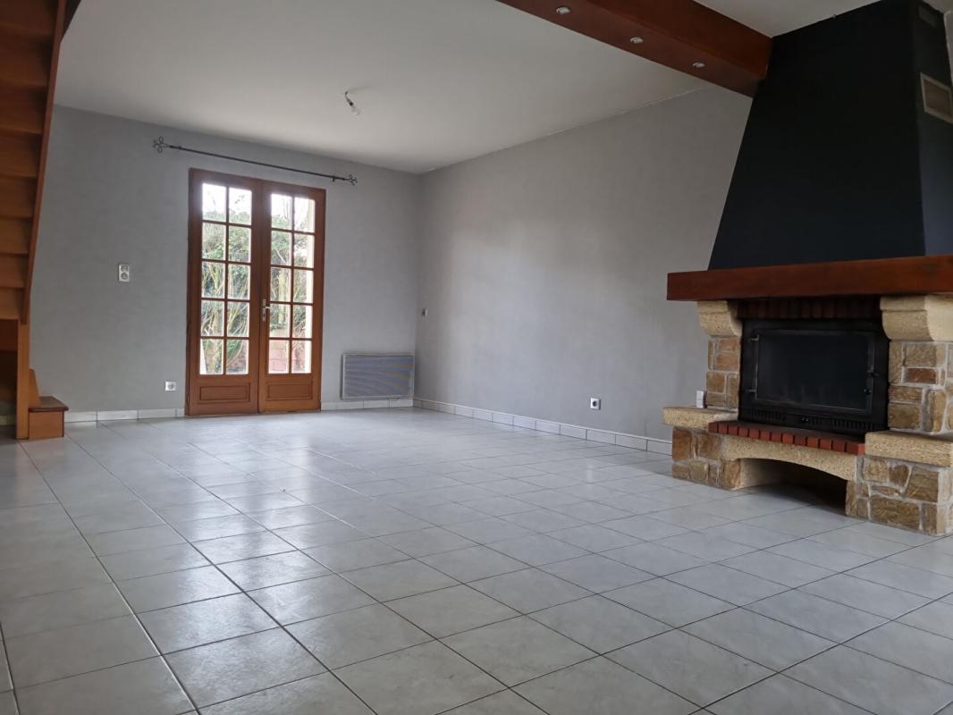 BONNEE MAISON 4 CHAMBRES et GARAGE DOUBLE 6