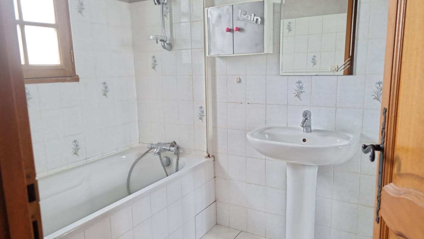 BONNEE MAISON 4 CHAMBRES et GARAGE DOUBLE 8