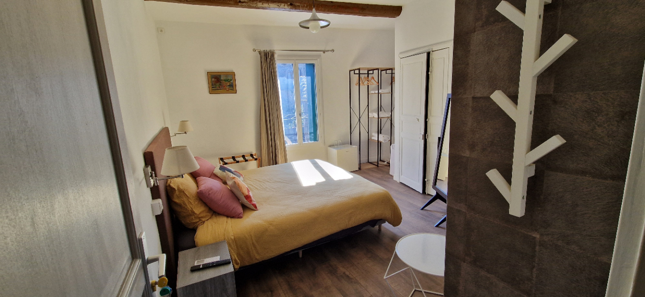 NIZAS Maison de caractère avec chambres d hotes 11