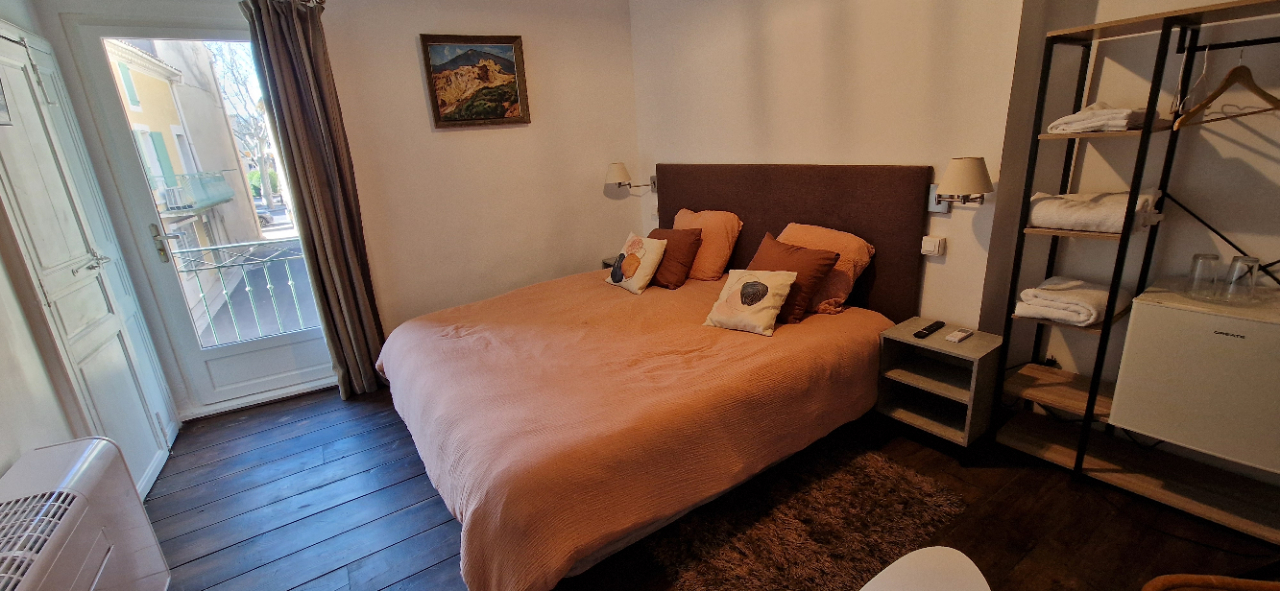 NIZAS Maison de caractère avec chambres d hotes 12