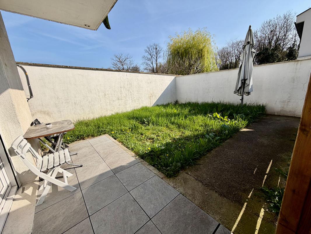 DECINES-CHARPIEU Appartement Decines Charpieu 2 pièce(s) 2