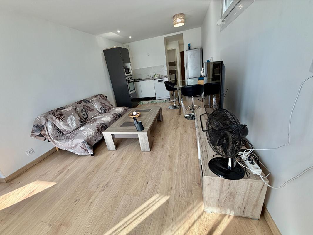 DECINES-CHARPIEU Appartement Decines Charpieu 2 pièce(s) 5