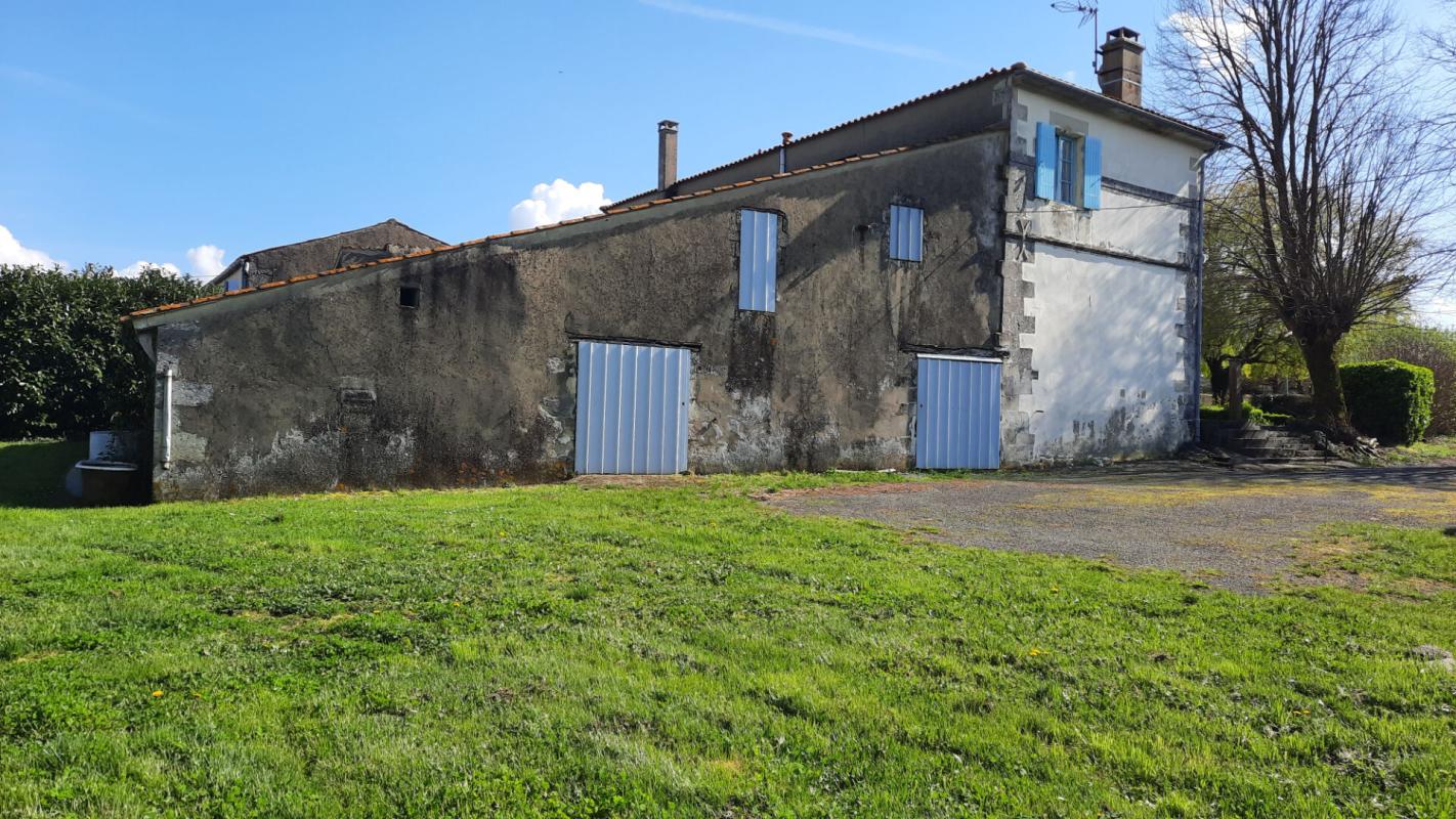 SAINT-THOMAS-DE-CONAC Maison Saint Thomas De Conac 6 pièce(s) 177m2 12