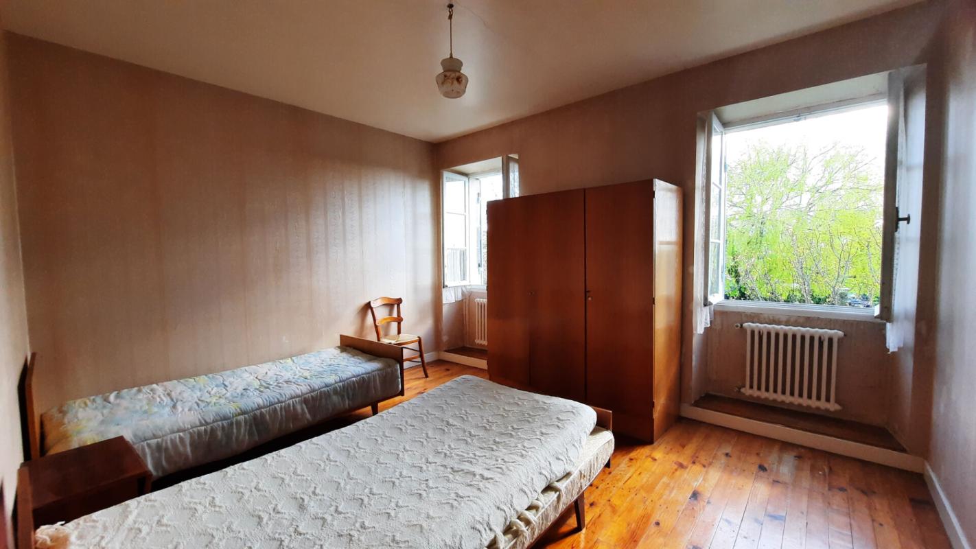 SAINT-THOMAS-DE-CONAC Maison Saint Thomas De Conac 6 pièce(s) 177m2 15