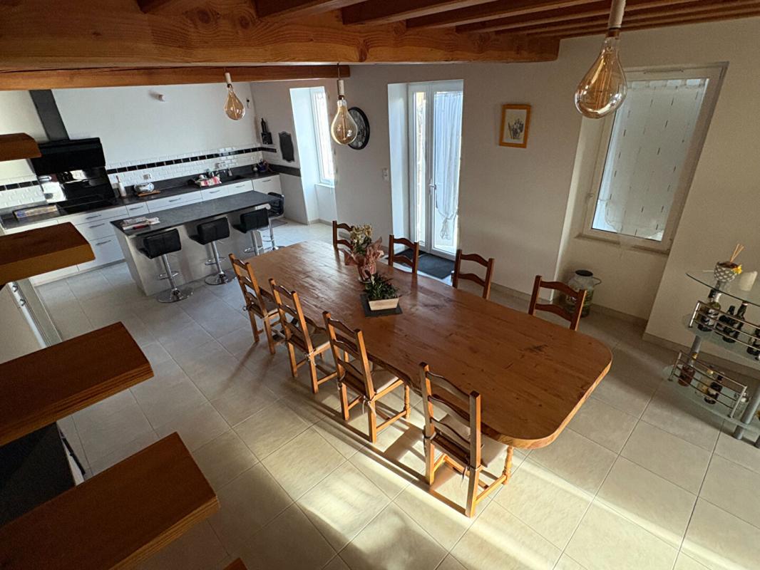 SAUVETERRE-DE-GUYENNE Maison Sauveterre De Guyenne 7 pièce(s) 225 m2 13