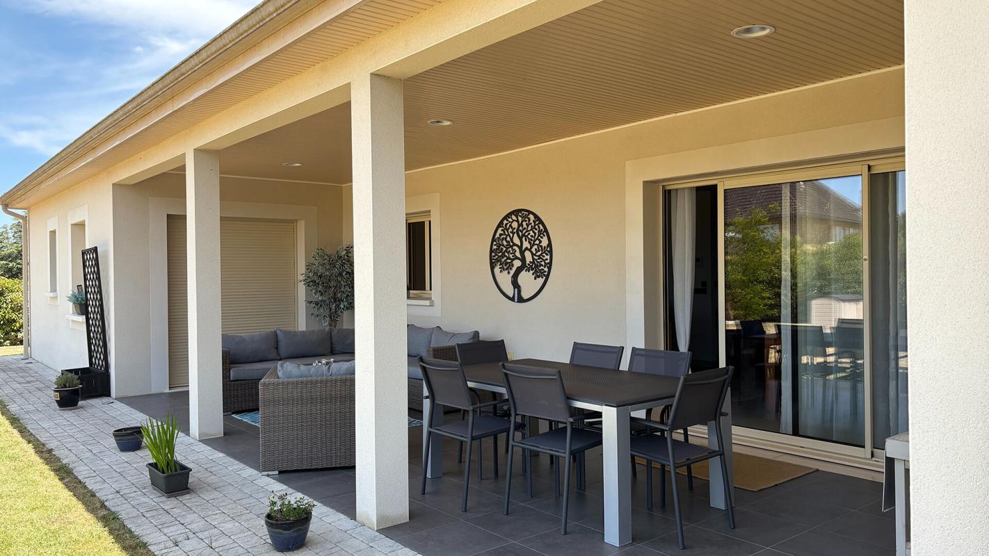 BEAUMONT-DU-PERIGORD Villa moderne parfaitement achevée avec garage et jardin à distance de marche d'une bastide 13