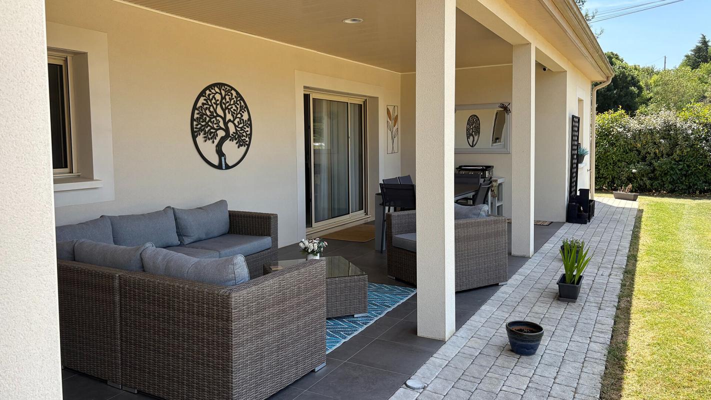 BEAUMONT-DU-PERIGORD Villa moderne parfaitement achevée avec garage et jardin à distance de marche d'une bastide 14