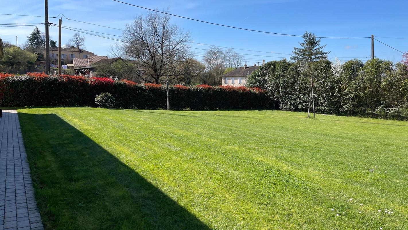 BEAUMONT-DU-PERIGORD Villa moderne parfaitement achevée avec garage et jardin à distance de marche d'une bastide 16