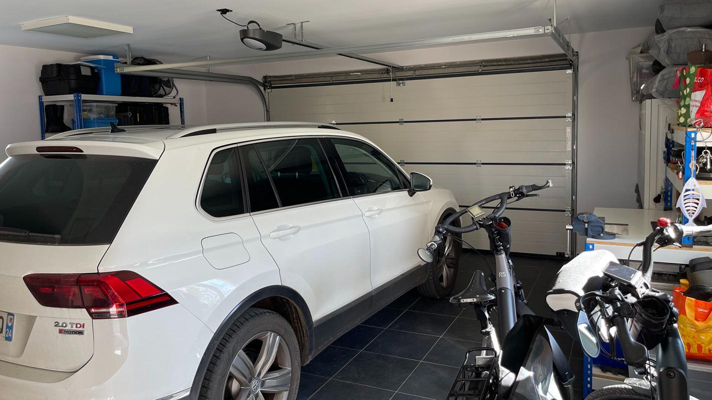 BEAUMONT-DU-PERIGORD Villa moderne parfaitement achevée avec garage et jardin à distance de marche d'une bastide 17