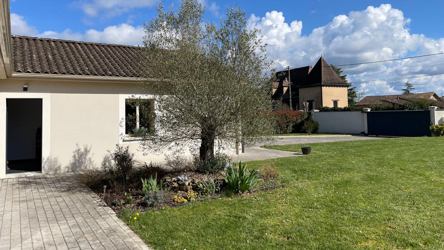 BEAUMONT-DU-PERIGORD Villa moderne parfaitement achevée avec garage et jardin à distance de marche d'une bastide 18