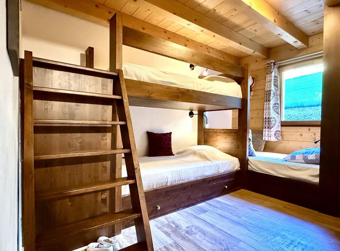 PASSY PASSY Secteur BAY ,Chalet d'exception 5 pièces150 m2, vue massif du Mont Blanc , 841 m2 de terrain 1070000 EUROS 12