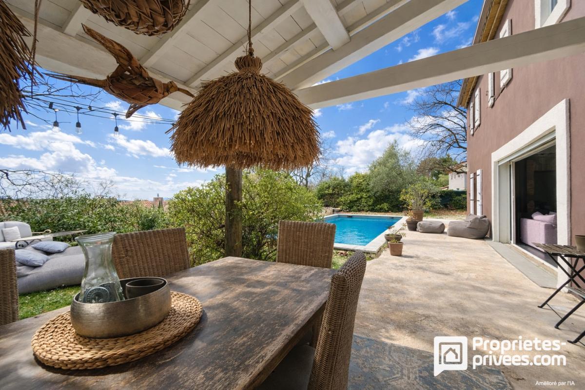 CALLIAN Villa contemporaine avec piscine, dépendance et vue dégagée 1