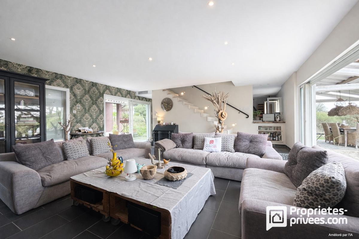 CALLIAN Villa contemporaine avec piscine, dépendance et vue dégagée 3