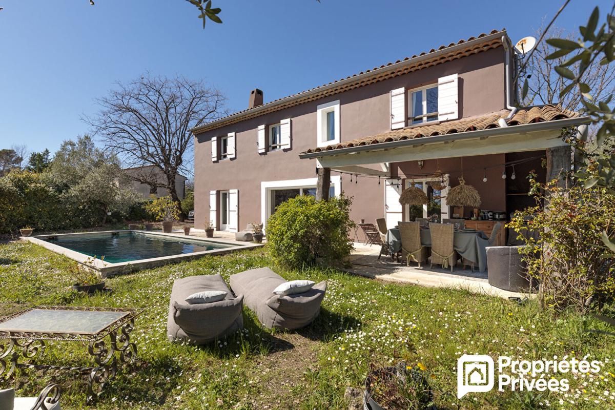 CALLIAN Villa avec piscine, dépendance et vue dégagée 1