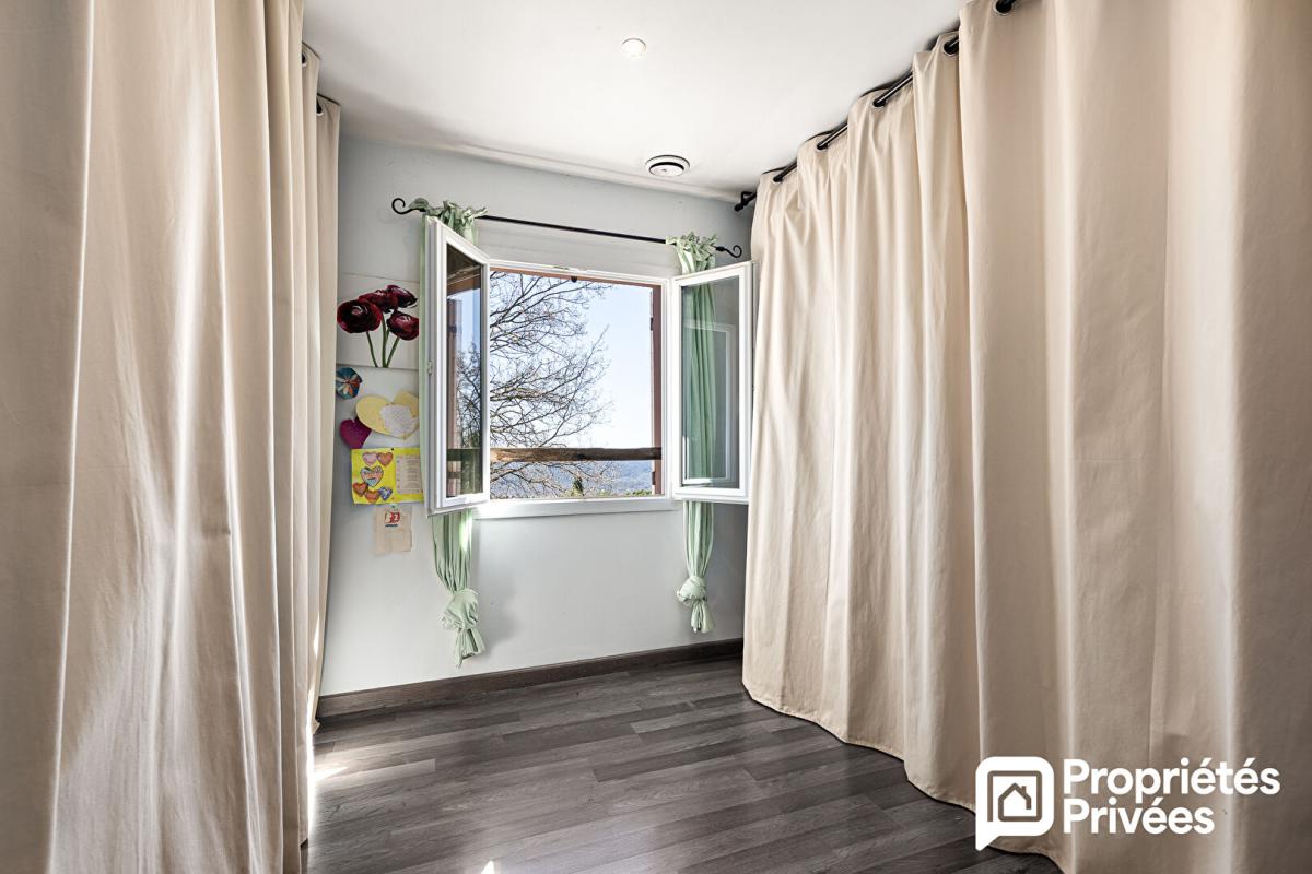 CALLIAN Villa avec piscine, dépendance et vue dégagée 12