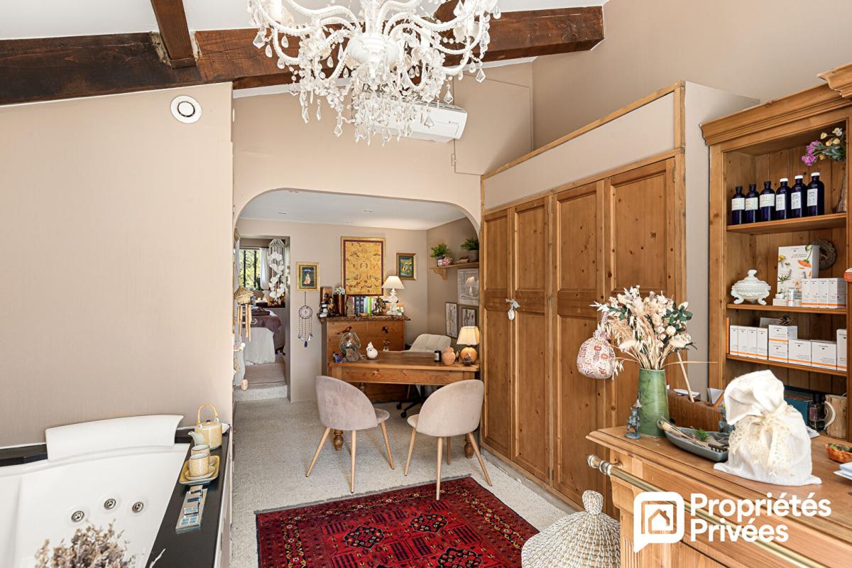 CALLIAN Villa avec piscine, dépendance et vue dégagée 16