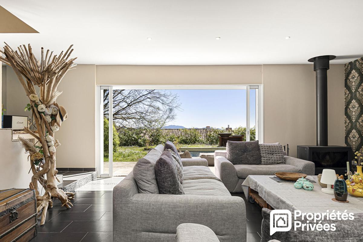 CALLIAN Villa avec piscine, dépendance et vue dégagée 3