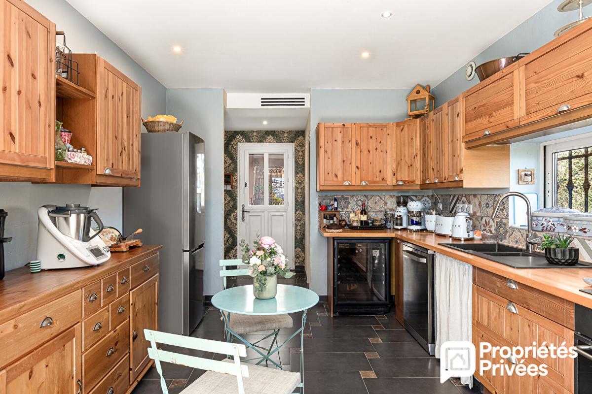 CALLIAN Villa avec piscine, dépendance et vue dégagée 8