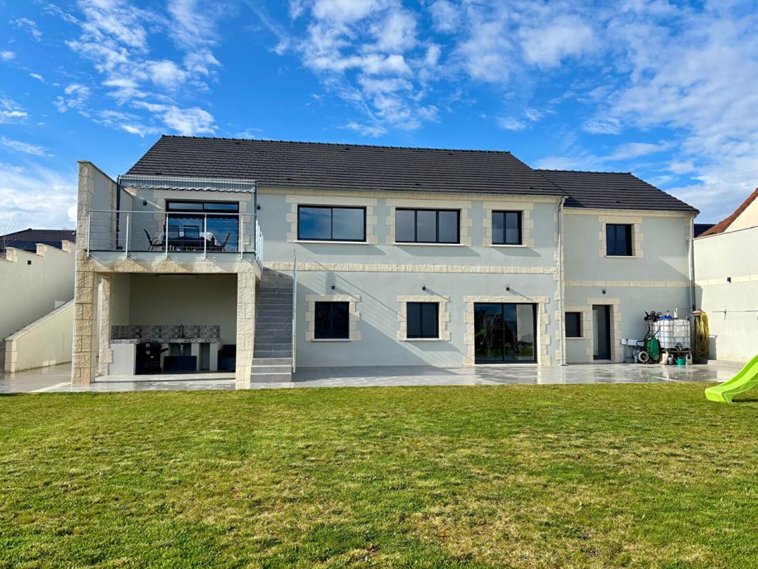 NEVERS Maison contemporaine d'environ 300 m² avec jardin de 1 400 m² ? Quartier La Pétroque, Nevers 1