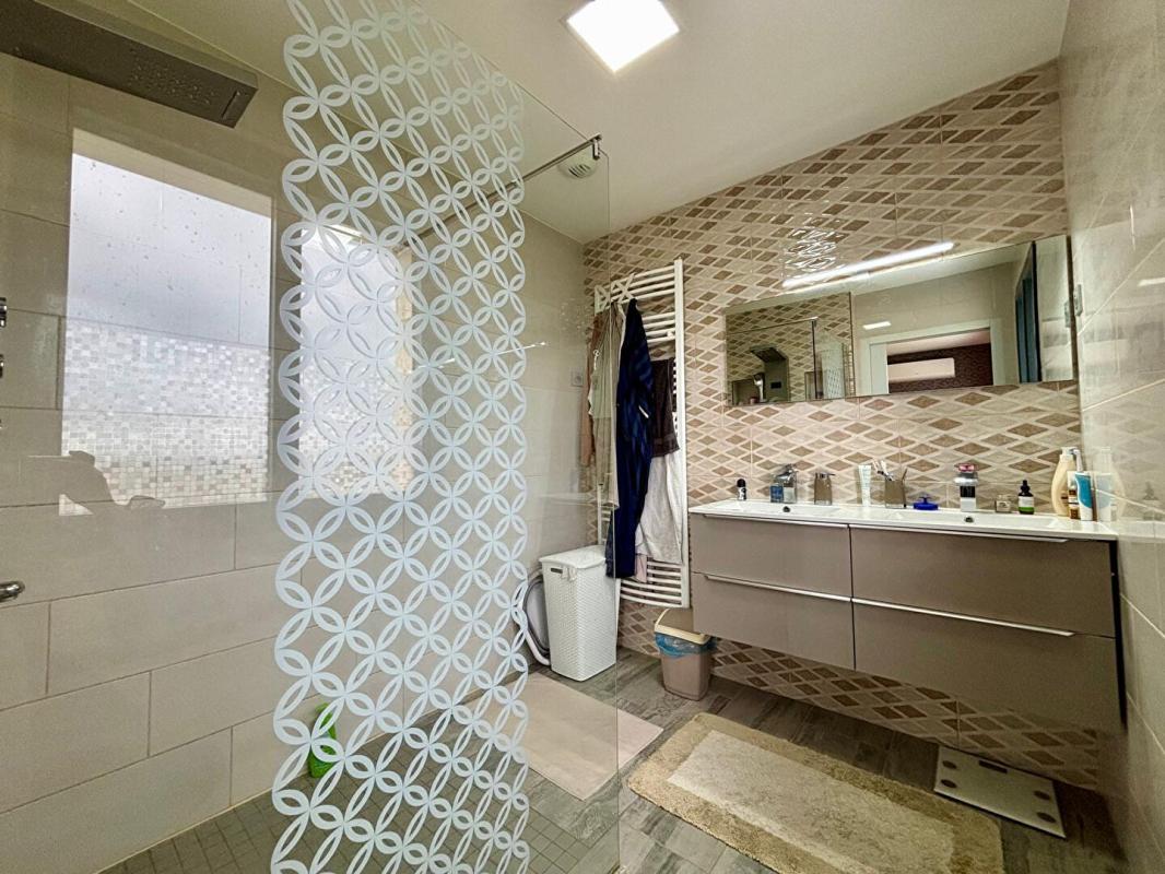 NEVERS Maison contemporaine d'environ 300 m² avec jardin de 1 400 m² ? Quartier La Pétroque, Nevers 6