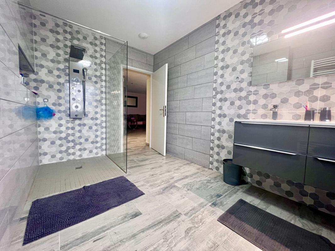 NEVERS Maison contemporaine d'environ 300 m² avec jardin de 1 400 m² ? Quartier La Pétroque, Nevers 8