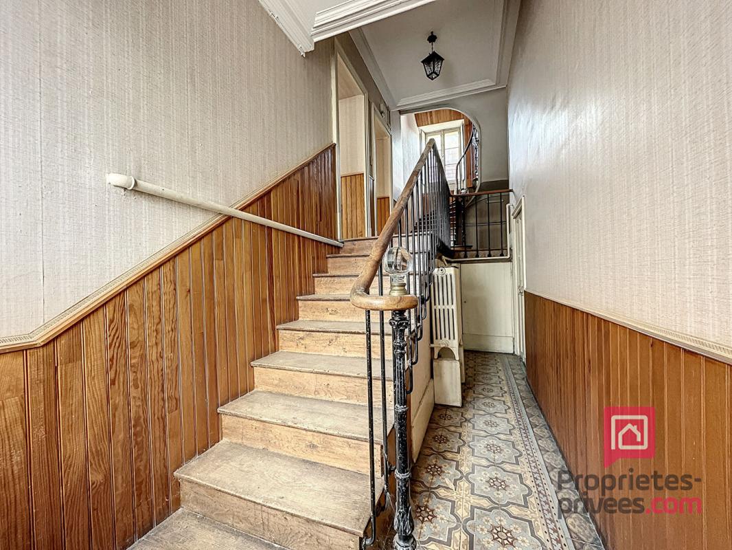 AVALLON Maison de ville à rénover avec garage AVALLON 3