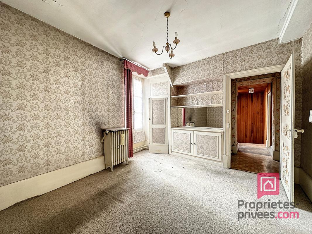 AVALLON Maison de ville à rénover avec garage AVALLON 7