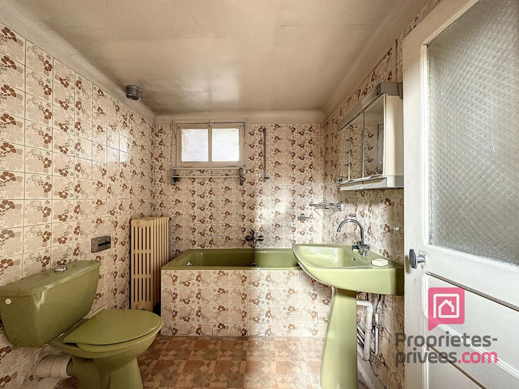 AVALLON Maison de ville à rénover avec garage AVALLON 9