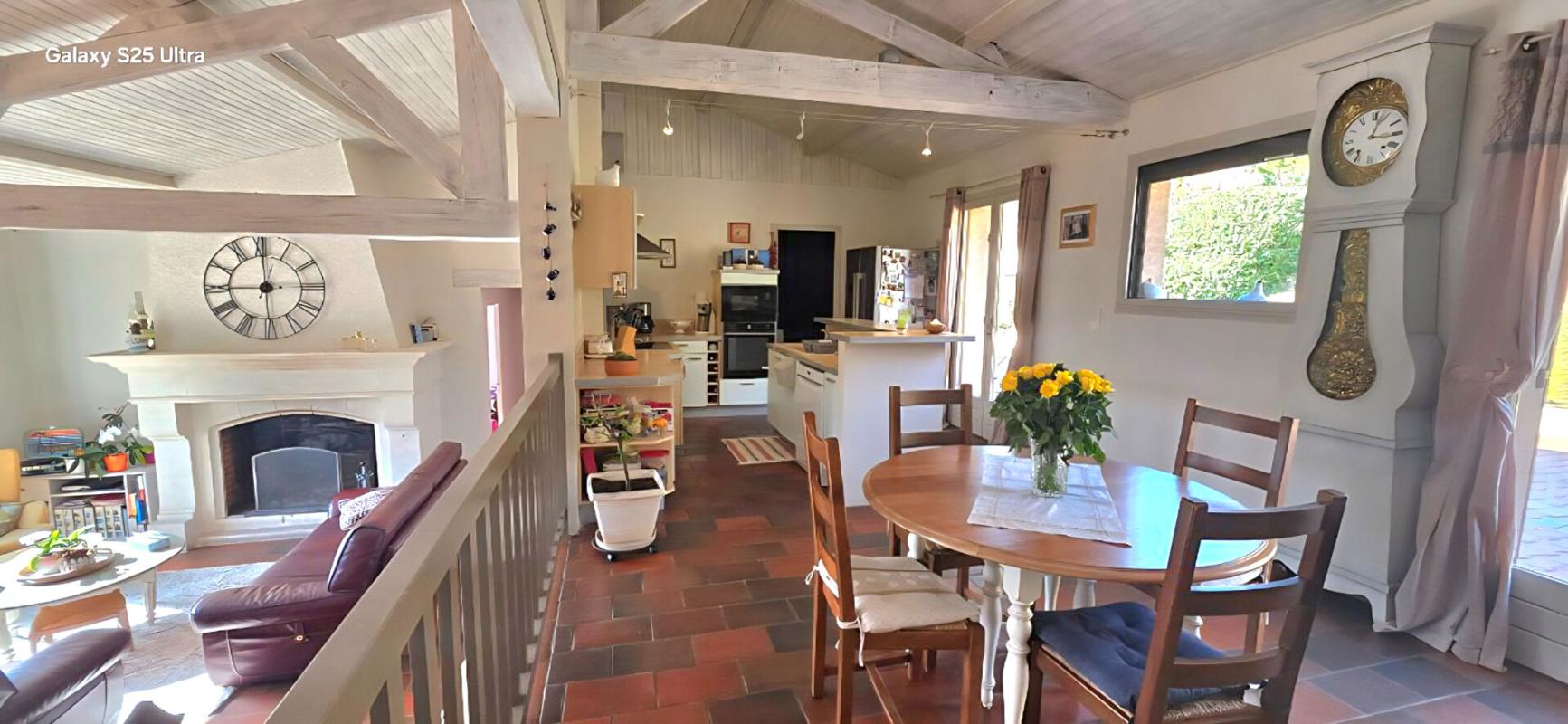 TRELISSAC Maison individuelle 5 chambres, avec piscine, sur un terrain de 2791 m² 10