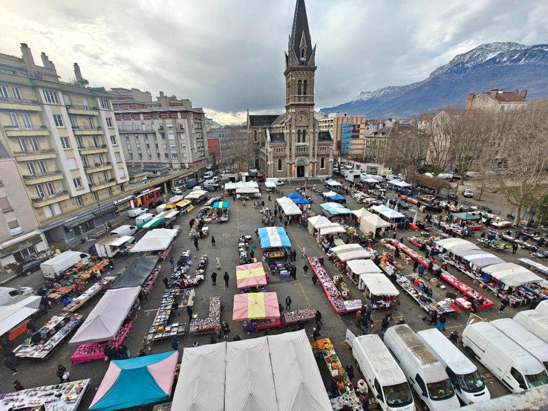 GRENOBLE Enchère :T2 lumineux dernier étage avec vue sur la Bastille et le  Moucherotte . mizapri.com 11