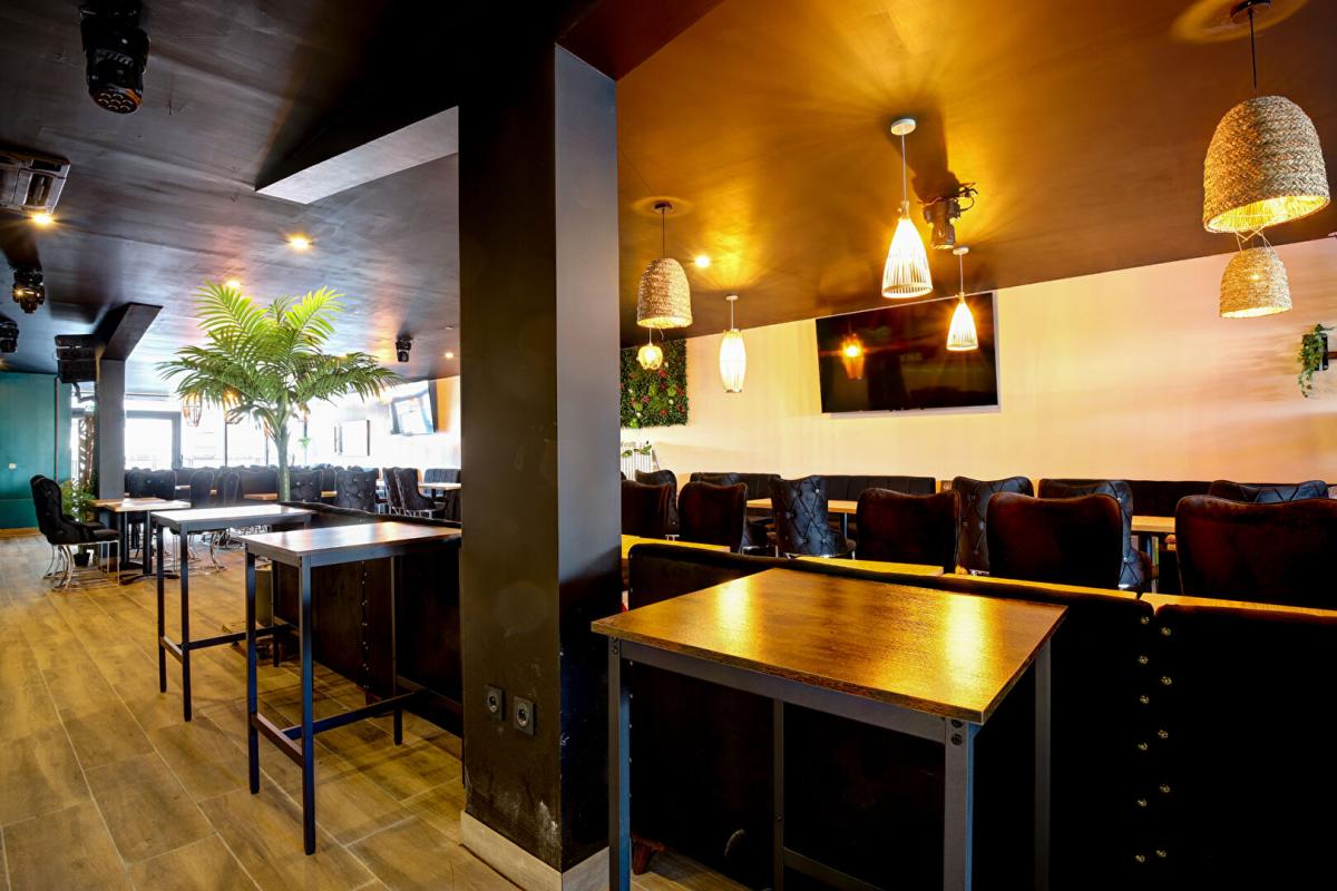 BOURGOIN-JALLIEU BOURGOIN JALLIEU - BAR, BRASSERIE Bar à Thèmes - Hyper centre ville + parking sécurisé 7