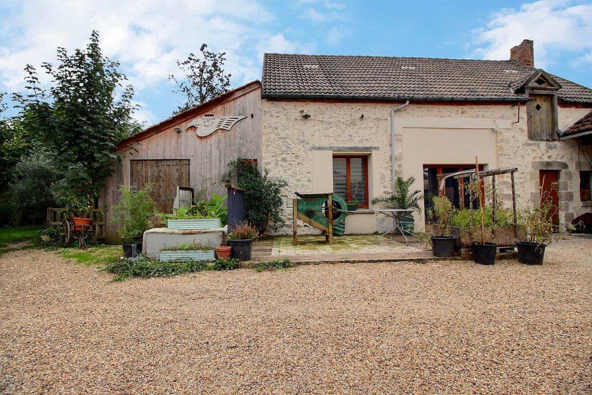 GERMIGNY-DES-PRES Maison avec beaucoup de cachet dans le centre de Germigny Des Prés 11