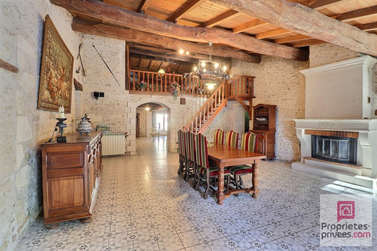 SAINT-NAZAIRE-SUR-CHARENTE Ancien corps de ferme entièrement rénové - 230 m2  - 5 chambres - garage indépendant 4