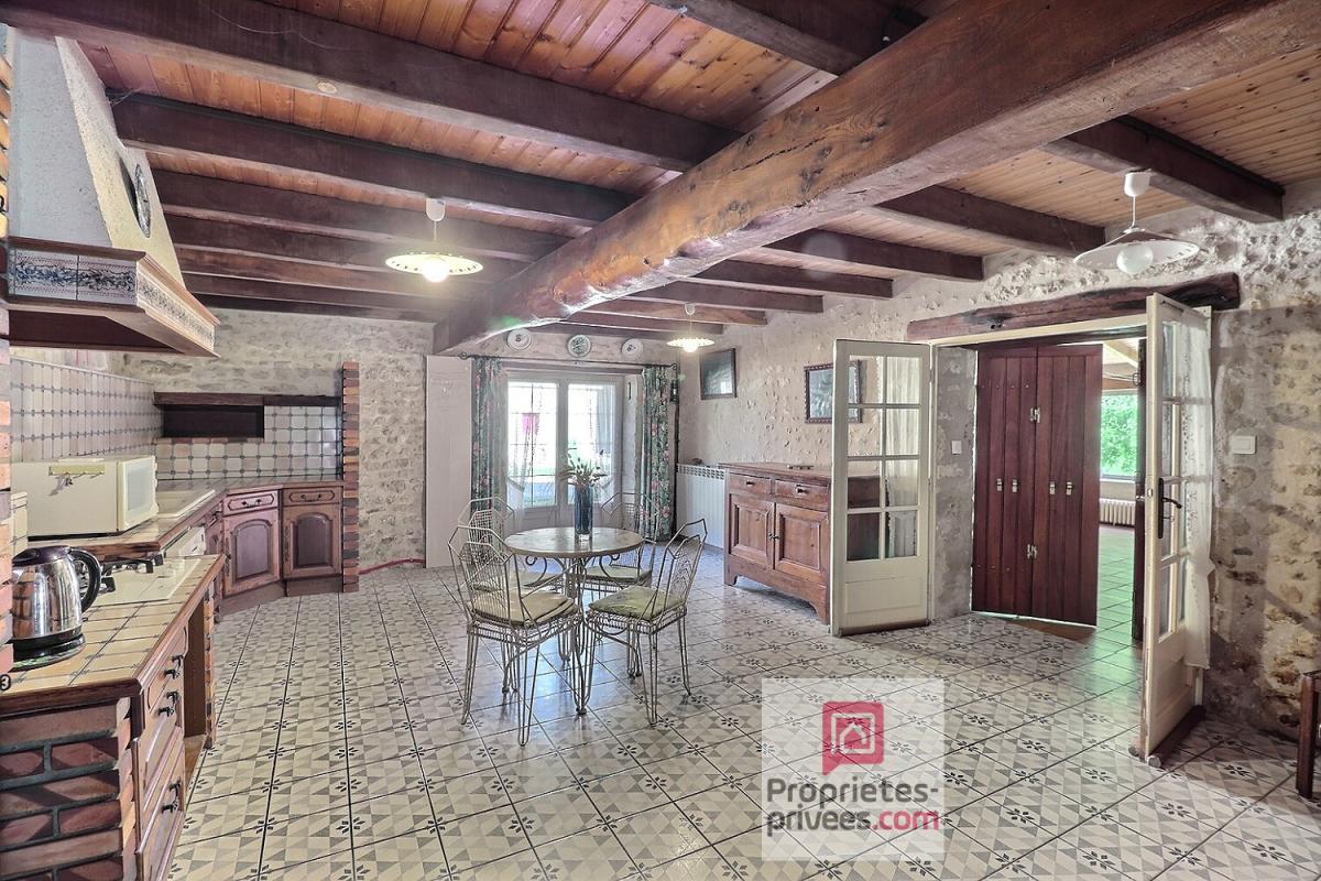 SAINT-NAZAIRE-SUR-CHARENTE Ancien corps de ferme entièrement rénové - 230 m2  - 5 chambres - garage indépendant 5