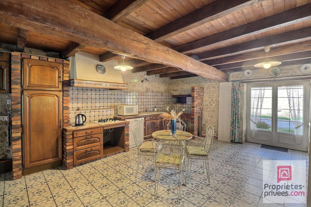 SAINT-NAZAIRE-SUR-CHARENTE Ancien corps de ferme entièrement rénové - 230 m2  - 5 chambres - garage indépendant 6