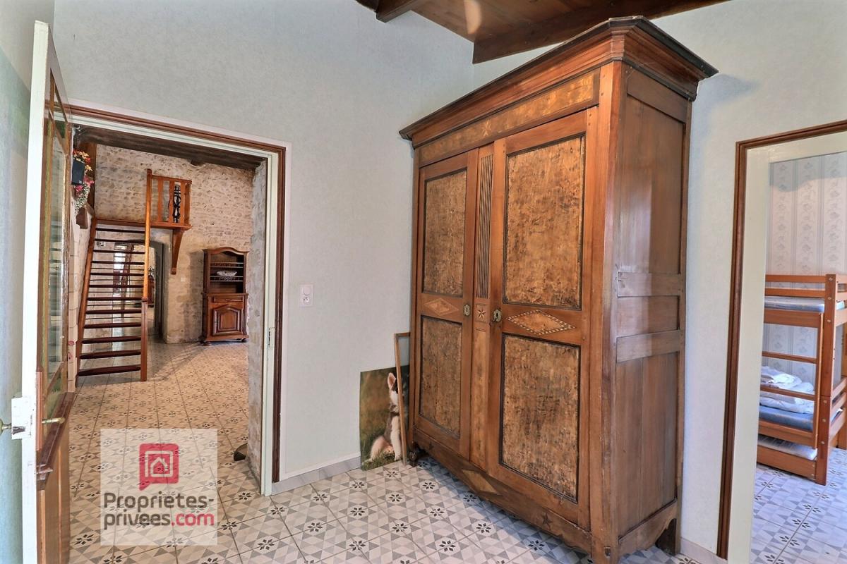 SAINT-NAZAIRE-SUR-CHARENTE Ancien corps de ferme entièrement rénové - 230 m2  - 5 chambres - garage indépendant 7