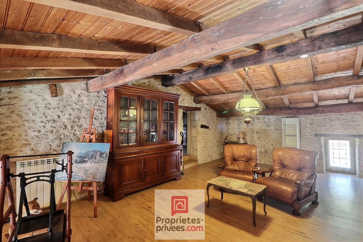 SAINT-NAZAIRE-SUR-CHARENTE Ancien corps de ferme entièrement rénové - 230 m2  - 5 chambres - garage indépendant 8