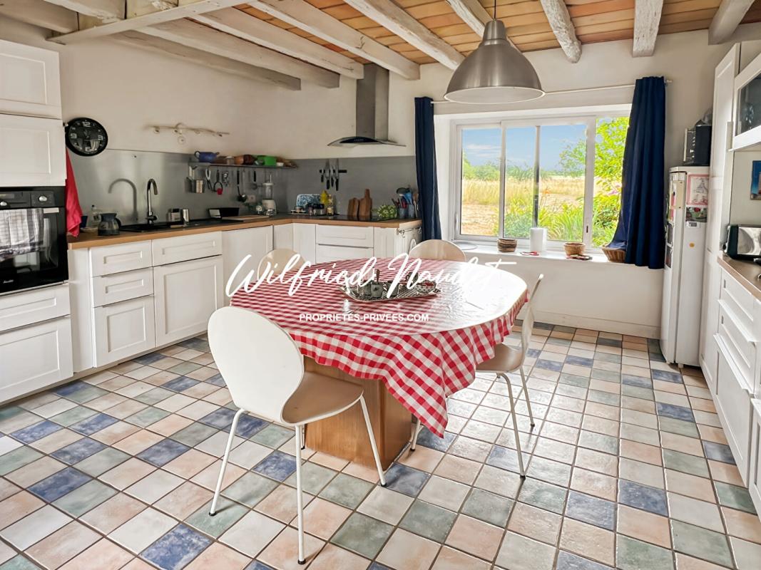 TELOCHE Longere idéalement au carrefour de Ruaudin et  Teloché 5