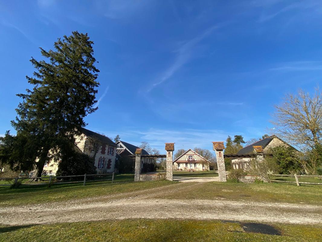 PRESSIGNY-LES-PINS DOMAINE ISOLÉ de 10 Hectares au MILIEU DES CHAMPS - 1h30 de PARIS , PARFAIT POUR ELEVAGE, PERMACULTURE OU SIMPLEMENT VIVRE EN PLEINE NATURE ! 8