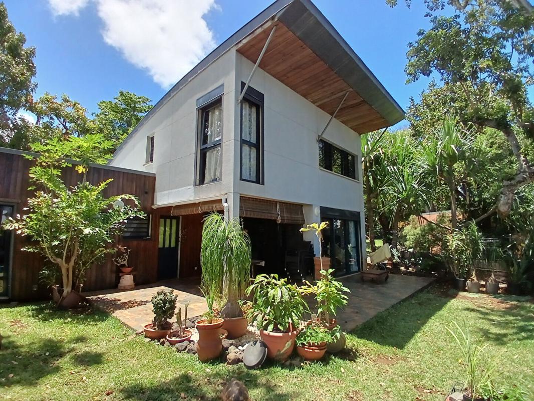SAINT-PIERRE A vendre Charmante villa F4/5 de 133 m² sur terrain arboré de 600 m² 1