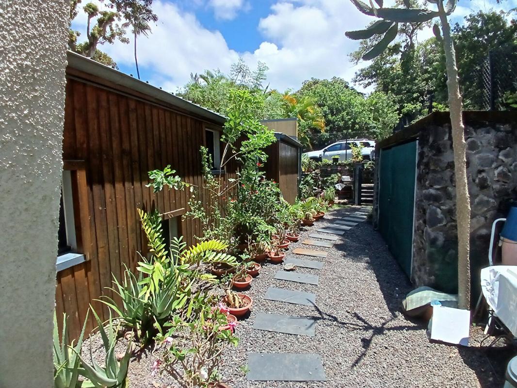 SAINT-PIERRE A vendre Charmante villa F4/5 de 133 m² sur terrain arboré de 600 m² 11