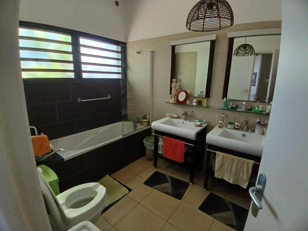 SAINT-PIERRE A vendre Charmante villa F4/5 de 133 m² sur terrain arboré de 600 m² 9