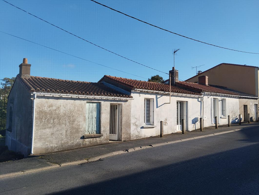 DIVATTE-SUR-LOIRE Maison 100m² + studio à rénover + dépendances 1