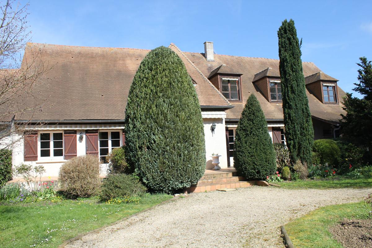 MAREIL-LE-GUYON Maison Mareil Le Guyon 8 pièces, 252 m2 2